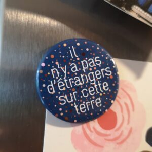 IMG_20240207_091011 Magnet "Il n'y a pas d'étrangers sur cette terre"